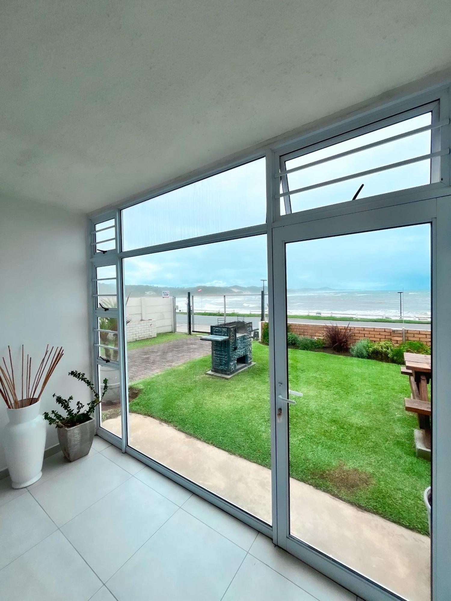 Bayview Seafront Apartment East London Exterior photo